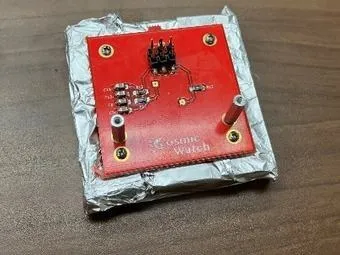 アルミホイルで覆ったシンチレータ