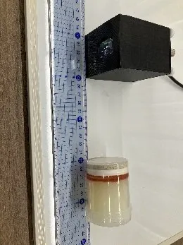 定規に沿って線源と検出器の距離を変える