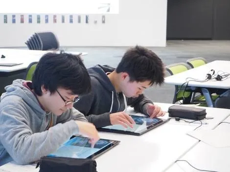 タブレットで事象を1件ずつ判別する参加者