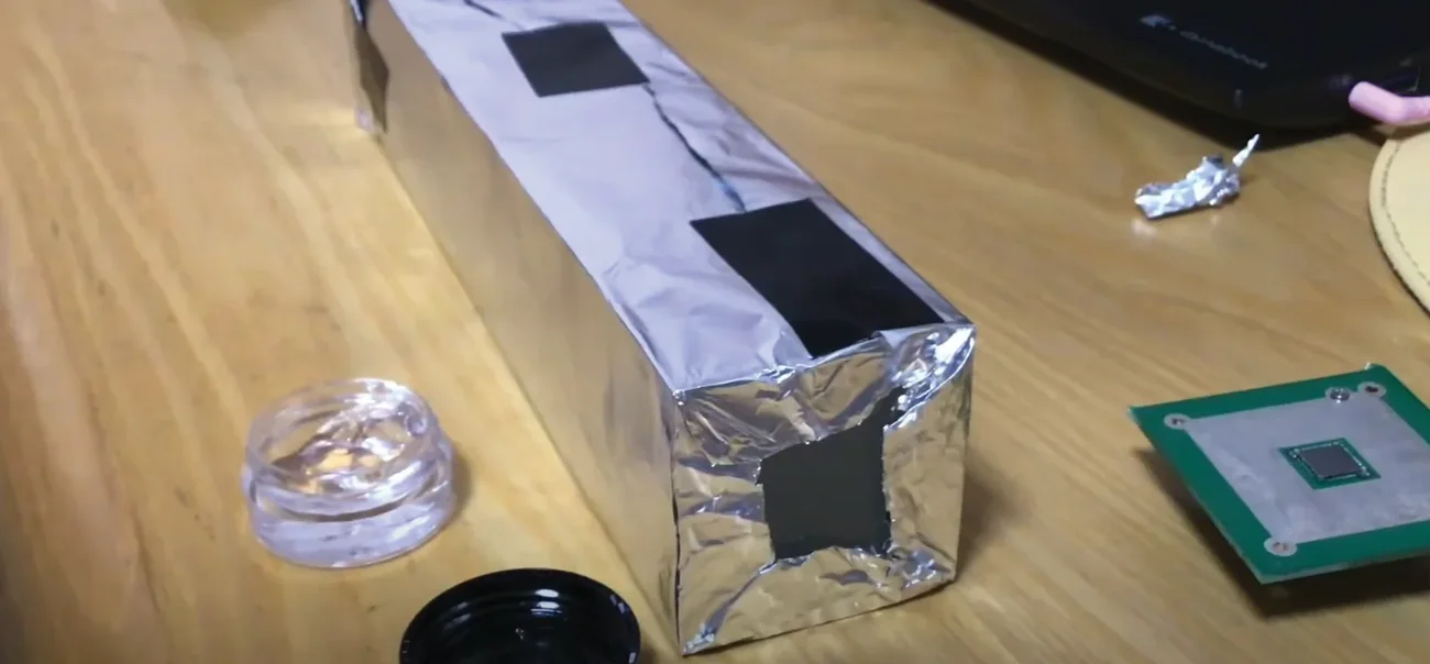 Cherenkov detector made from a foil-wrapped acrylic block