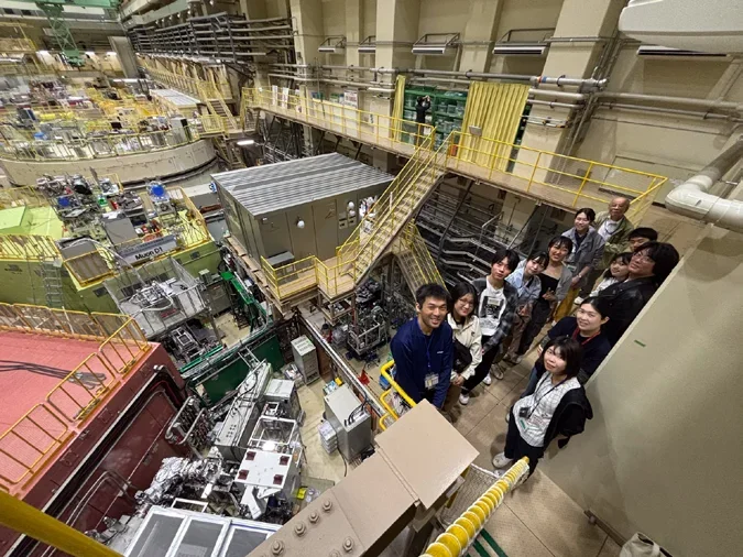 Students overlooking the J-PARC experimental hall