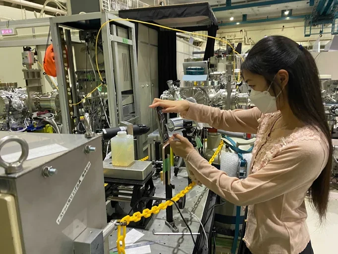 Student at the UVSOR synchrotron beamline