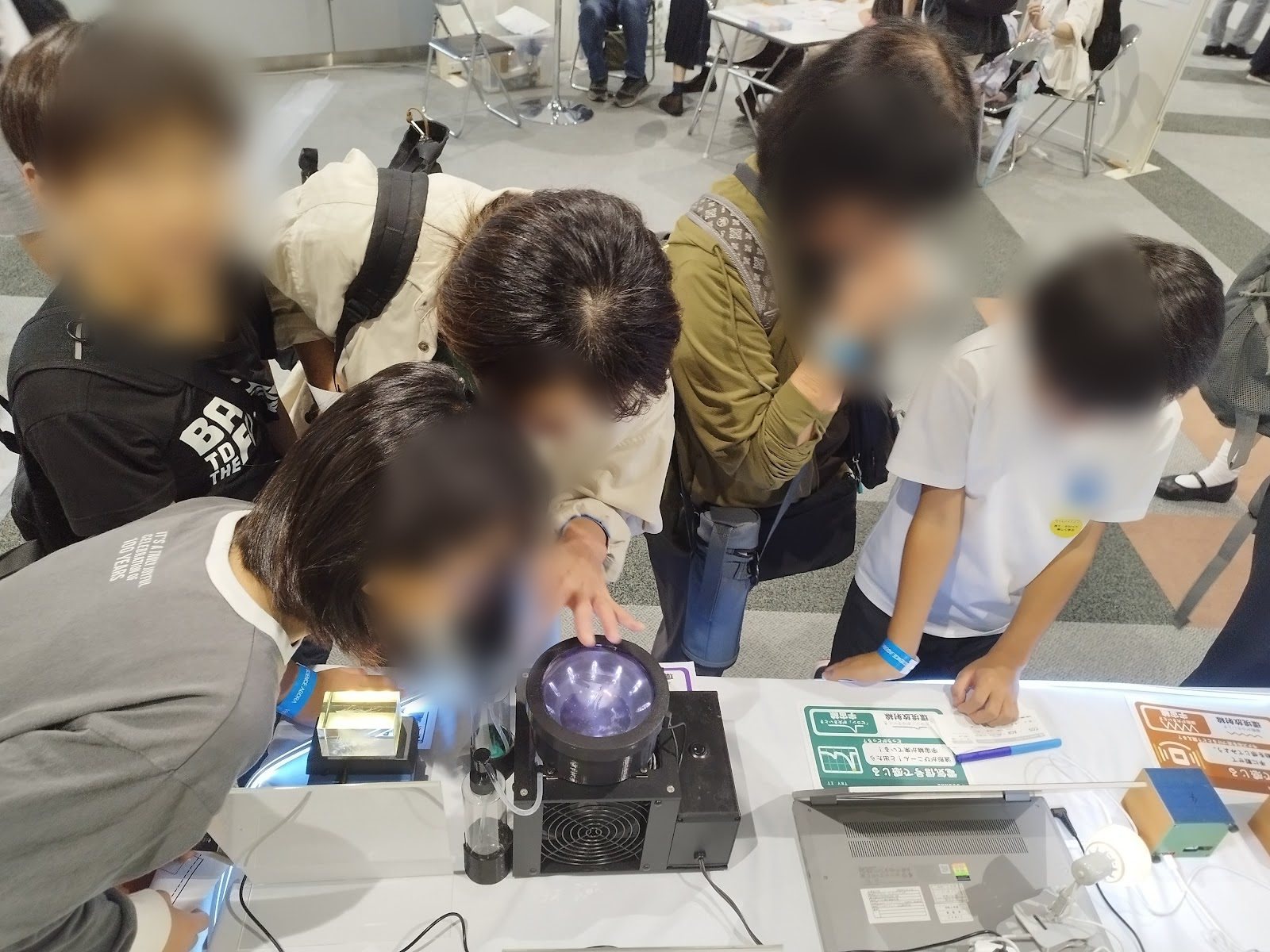 Children peering into a cloud chamber