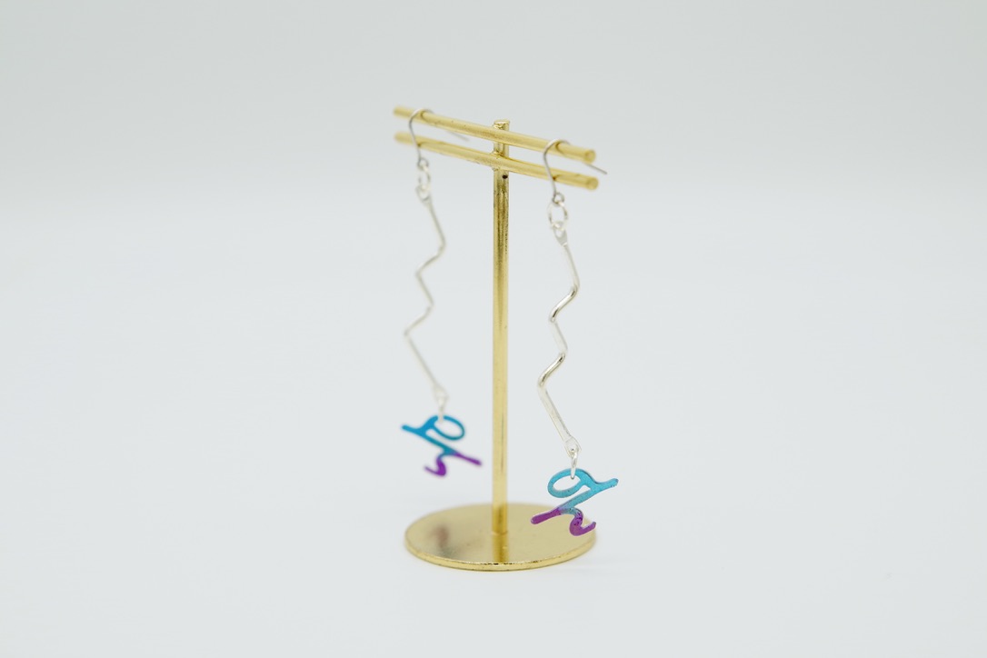 ゆーみるしーの制作物：Z粒子と波モチーフ イヤリング／ピアス